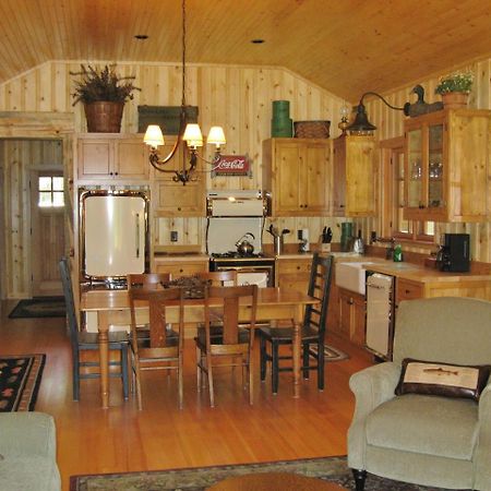 Lake Creek Lodge Бенд Экстерьер фото